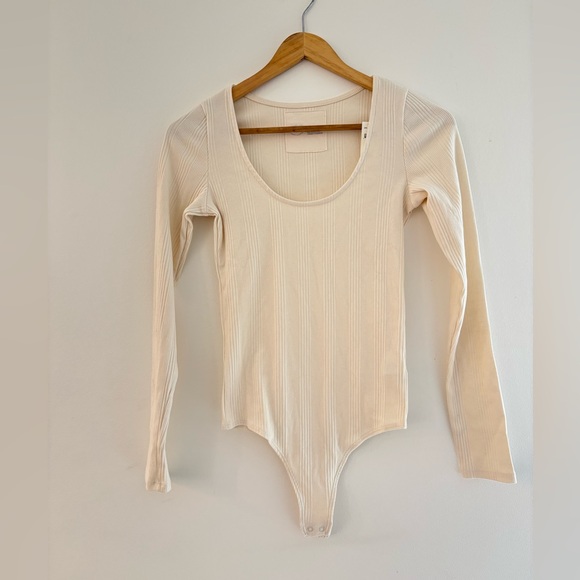 NWT Aerie Ribbed Cream Long sleeve Bodysuit Size Small Body Contouring - Picture 2 of 7